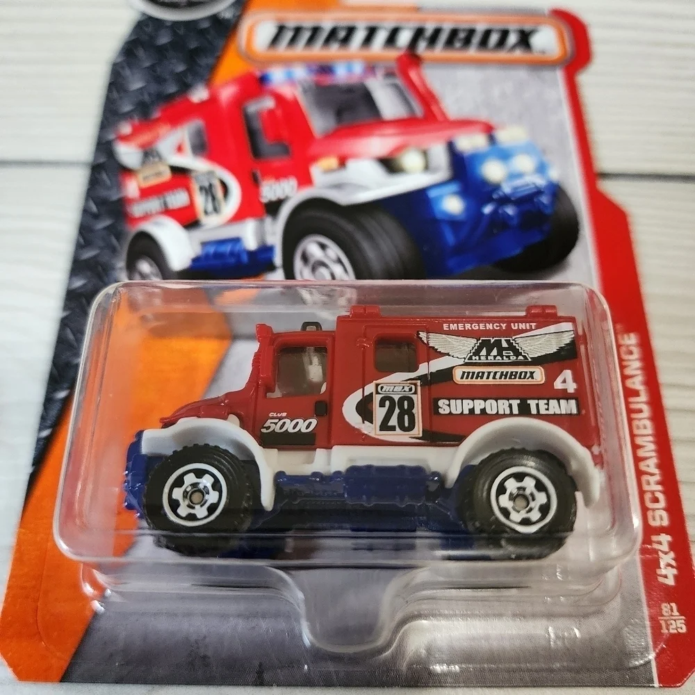 Matchbox 4x4 Scrambulance-Red NWT